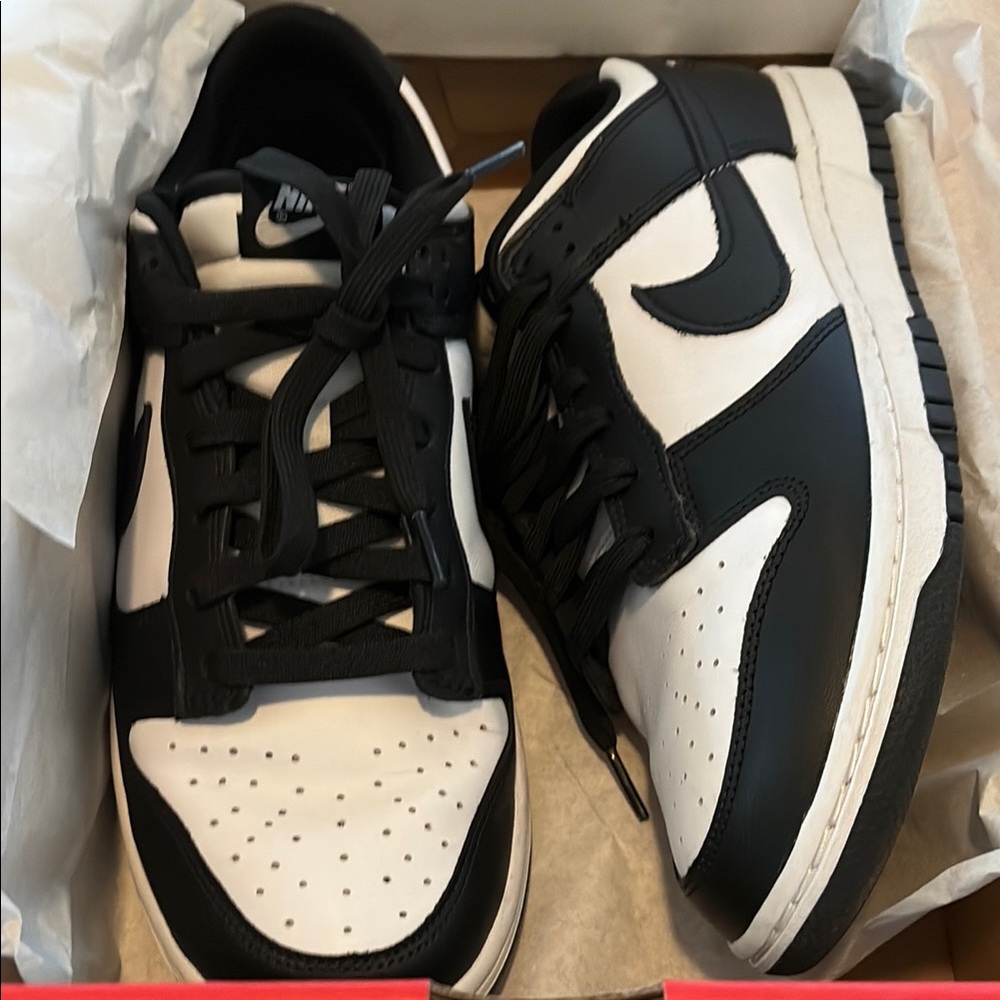 Nike Men's Black and White Sneakers